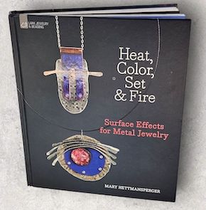 color_on_jewelry